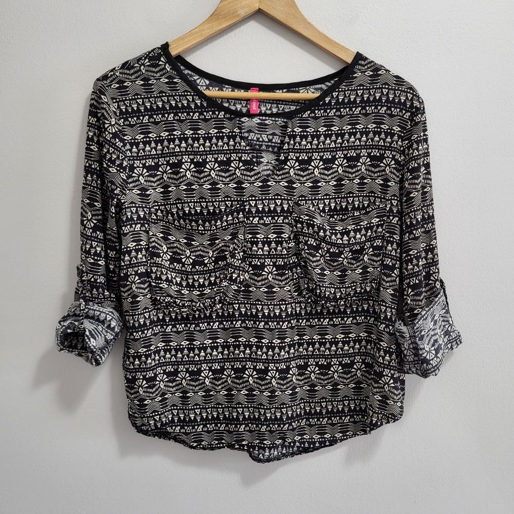 Pinkyotto Geometric Roll Tab Blouse Size Small